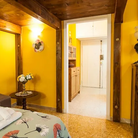Wood Easy Flat Apartman